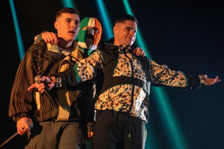 Kino Plenerowe: KNEECAP. HIP-HOPOWA REWOLUCJA